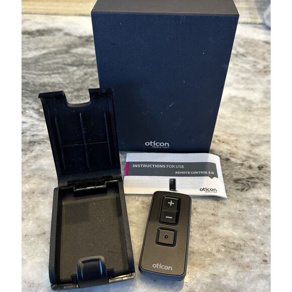 OTICON Remote Control 2.0 Model FUAS01 Oticon + Case + User Guide - Picture 1 of 5